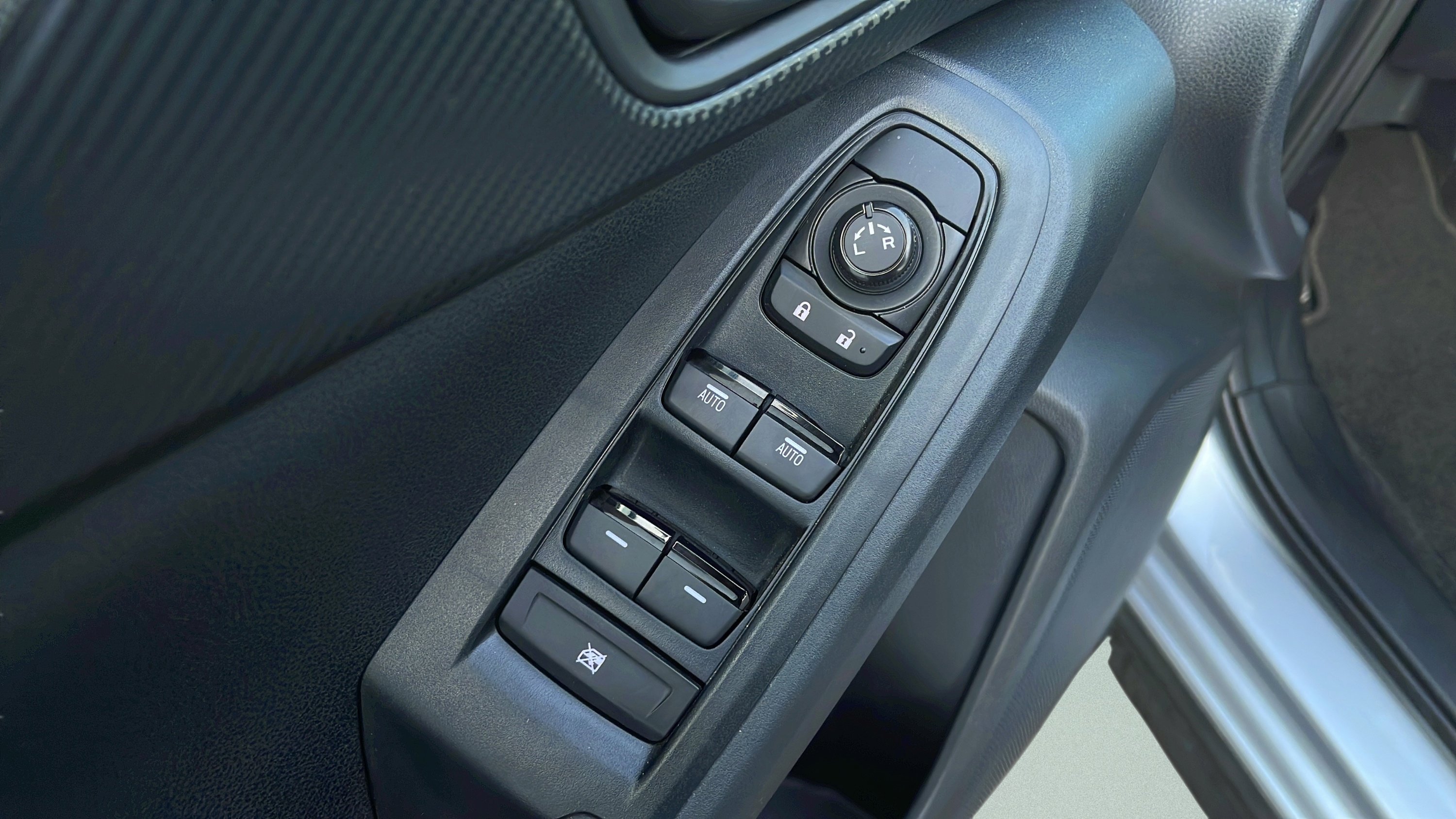 Used 2025 Subaru Crosstrek 2.0i Premium w/ Crosstrek Mirror Package image 25