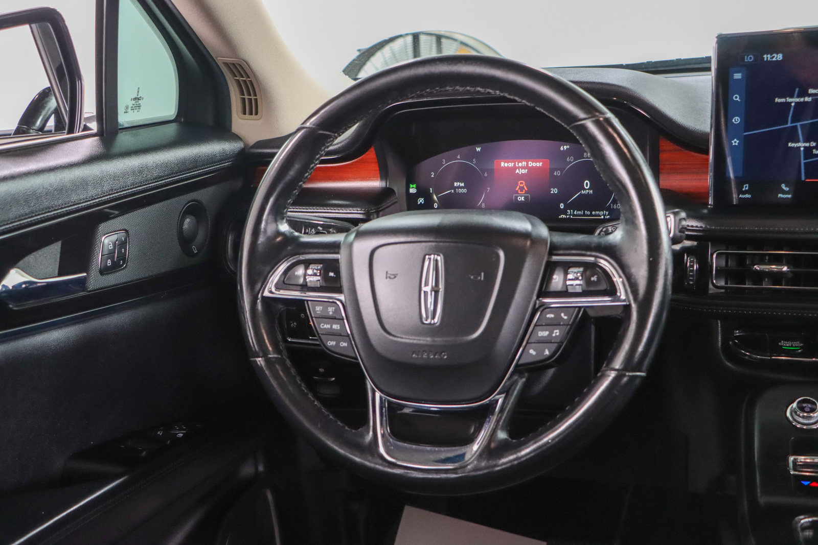 Used 2021 Lincoln Nautilus Reserve w/ Cargo Utility Package AWD/4WD image 12