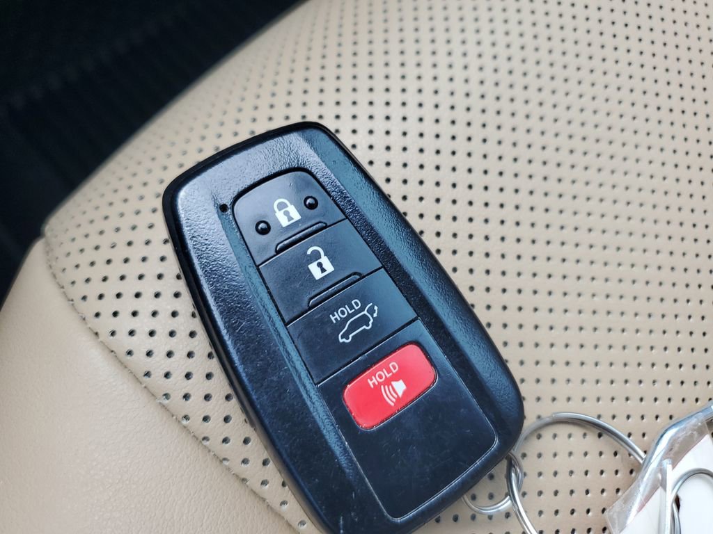 Certified 2021 Toyota RAV4 Limited AWD/4WD image 33