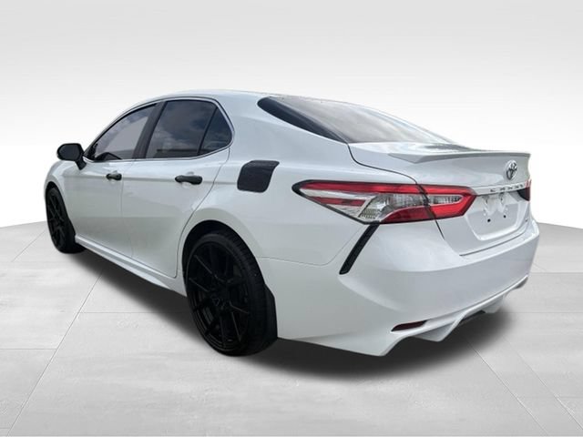 Used 2020 Toyota Camry SE FWD image 2