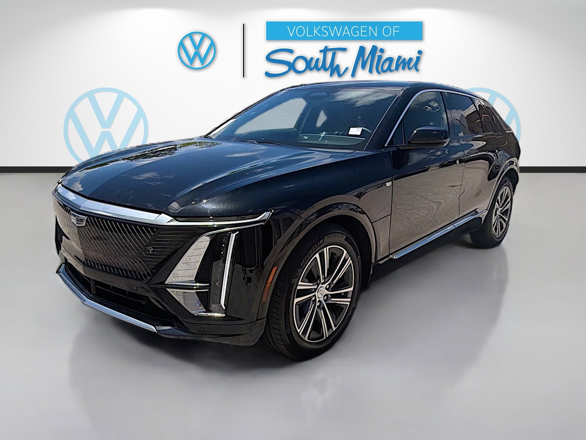 Used 2024 Cadillac Lyriq Luxury image 3
