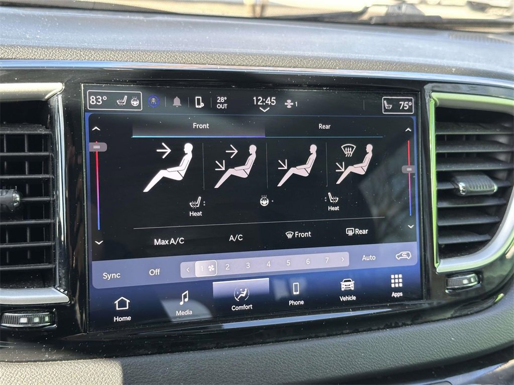 Used 2024 Chrysler Pacifica Touring-L image 5