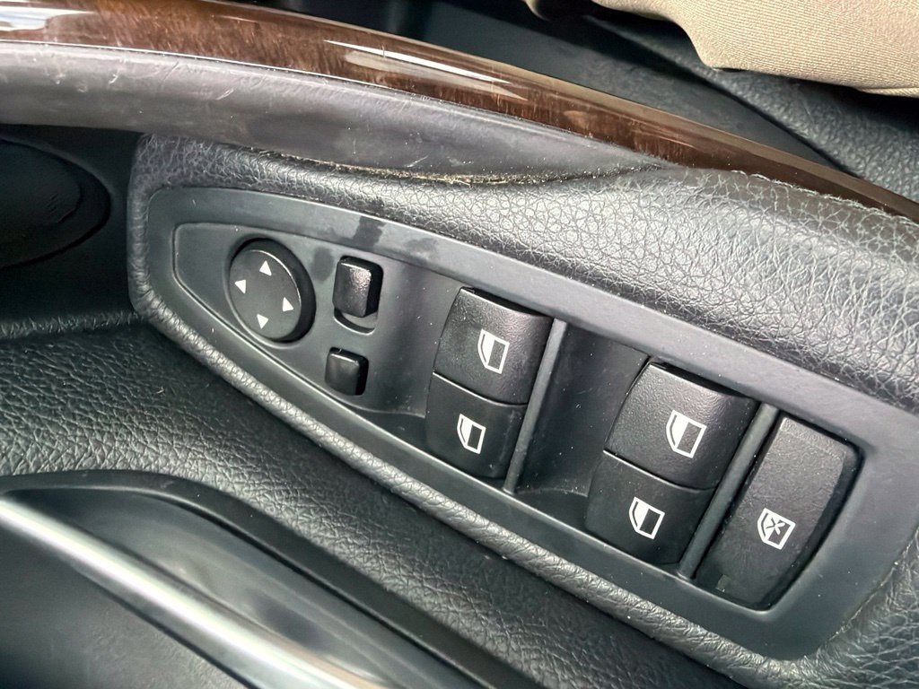 Used 2015 BMW 328i xDrive Sedan AWD/4WD image 14