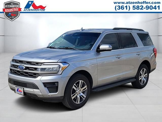 Used 2024 Ford Expedition XLT RWD image 3