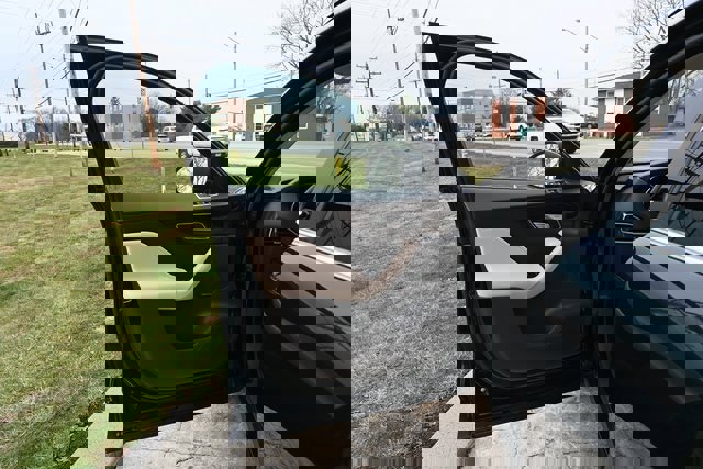 Used 2017 Jaguar F-PACE Prestige image 25