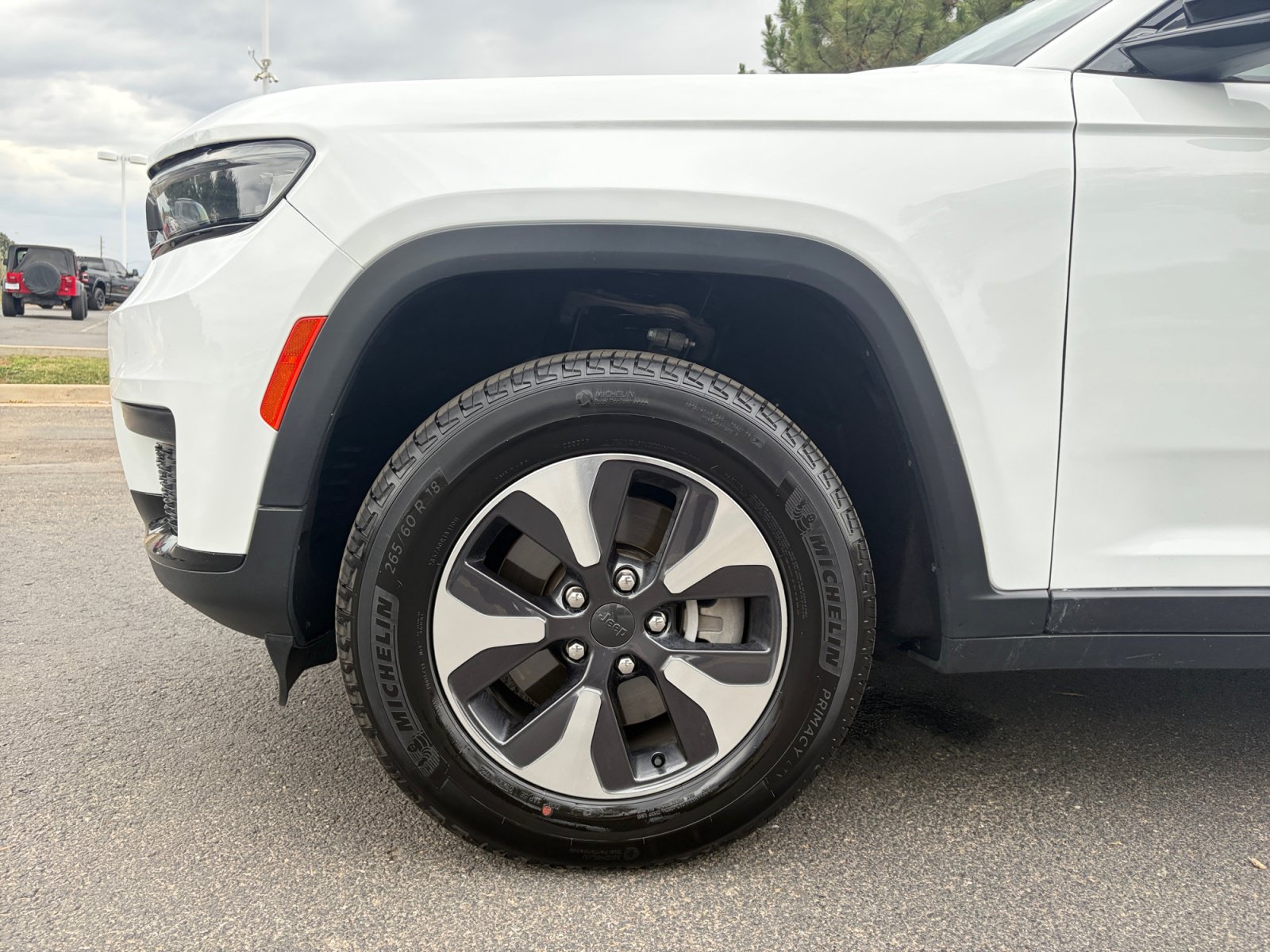 Used 2023 Jeep Grand Cherokee L Laredo AWD/4WD image 10