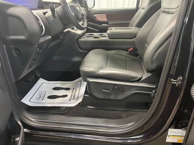 Used 2025 Ford Expedition Max Active AWD/4WD image 4