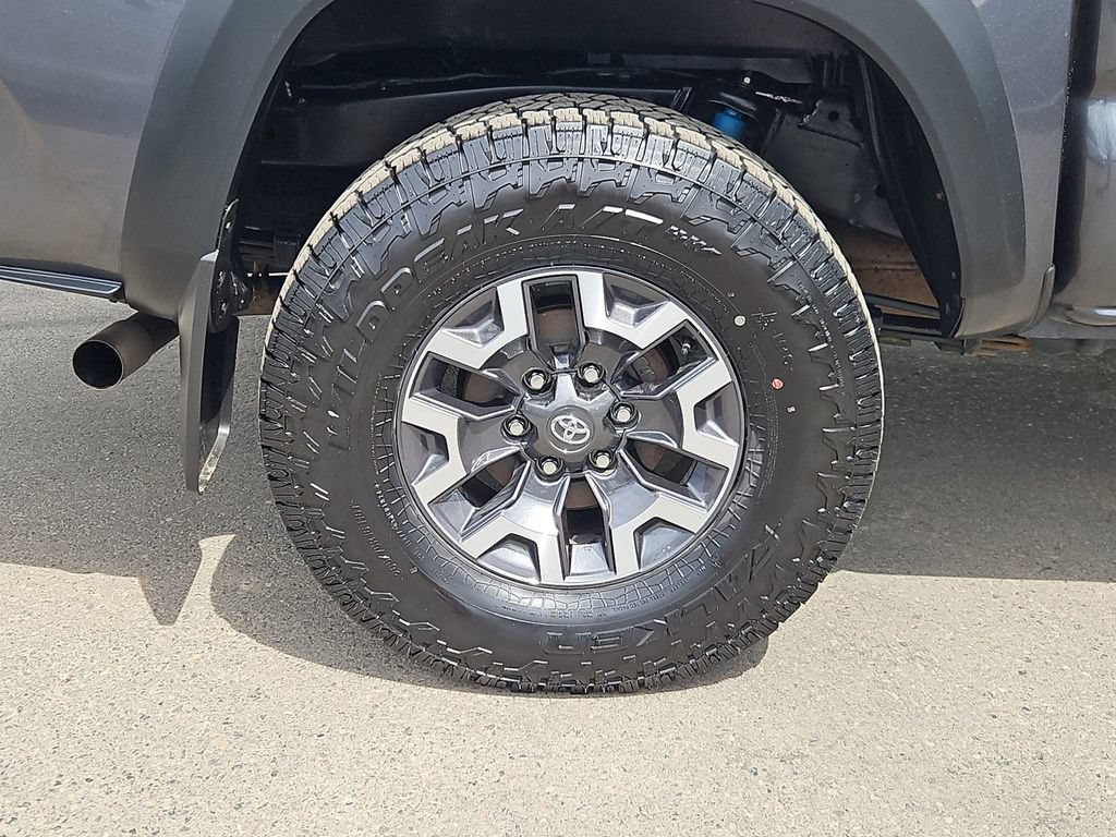 Used 2021 Toyota Tacoma TRD Off-Road w/ Technology Package AWD/4WD image 9
