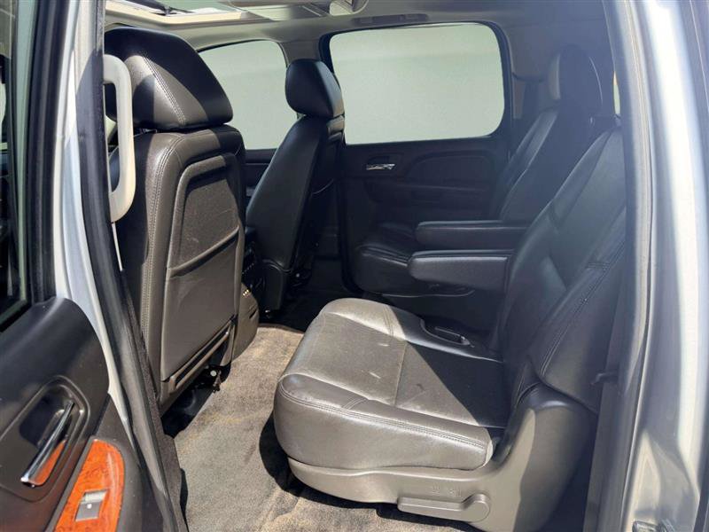 Used 2014 Chevrolet Suburban LTZ RWD image 23