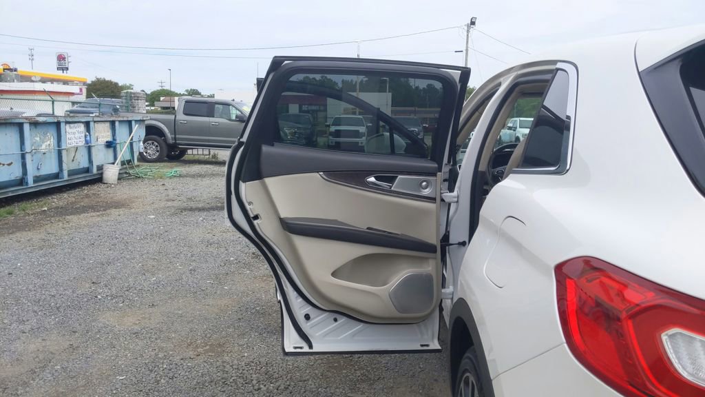 Used 2016 Lincoln MKX Reserve w/ Luxury Package image 29