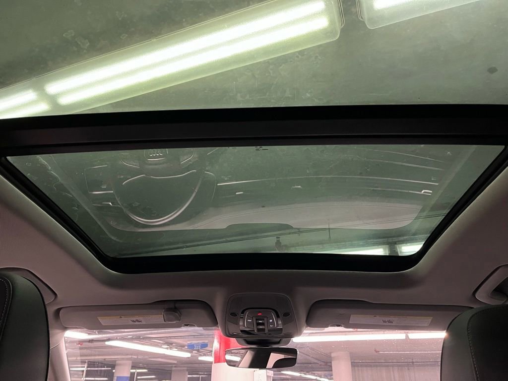 Used 2023 Audi Q8 Premium image 8