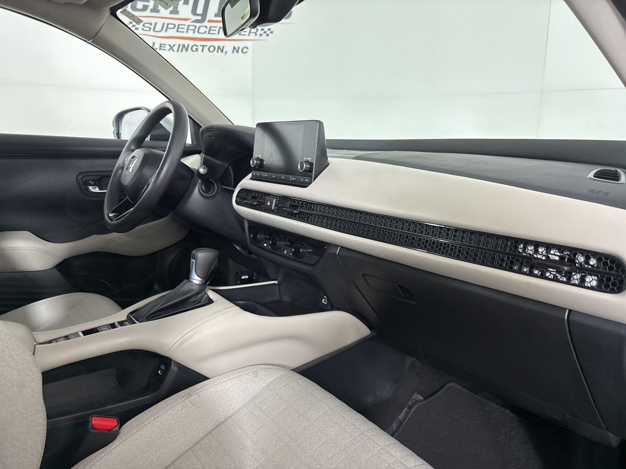 Used 2025 Honda HR-V LX image 28