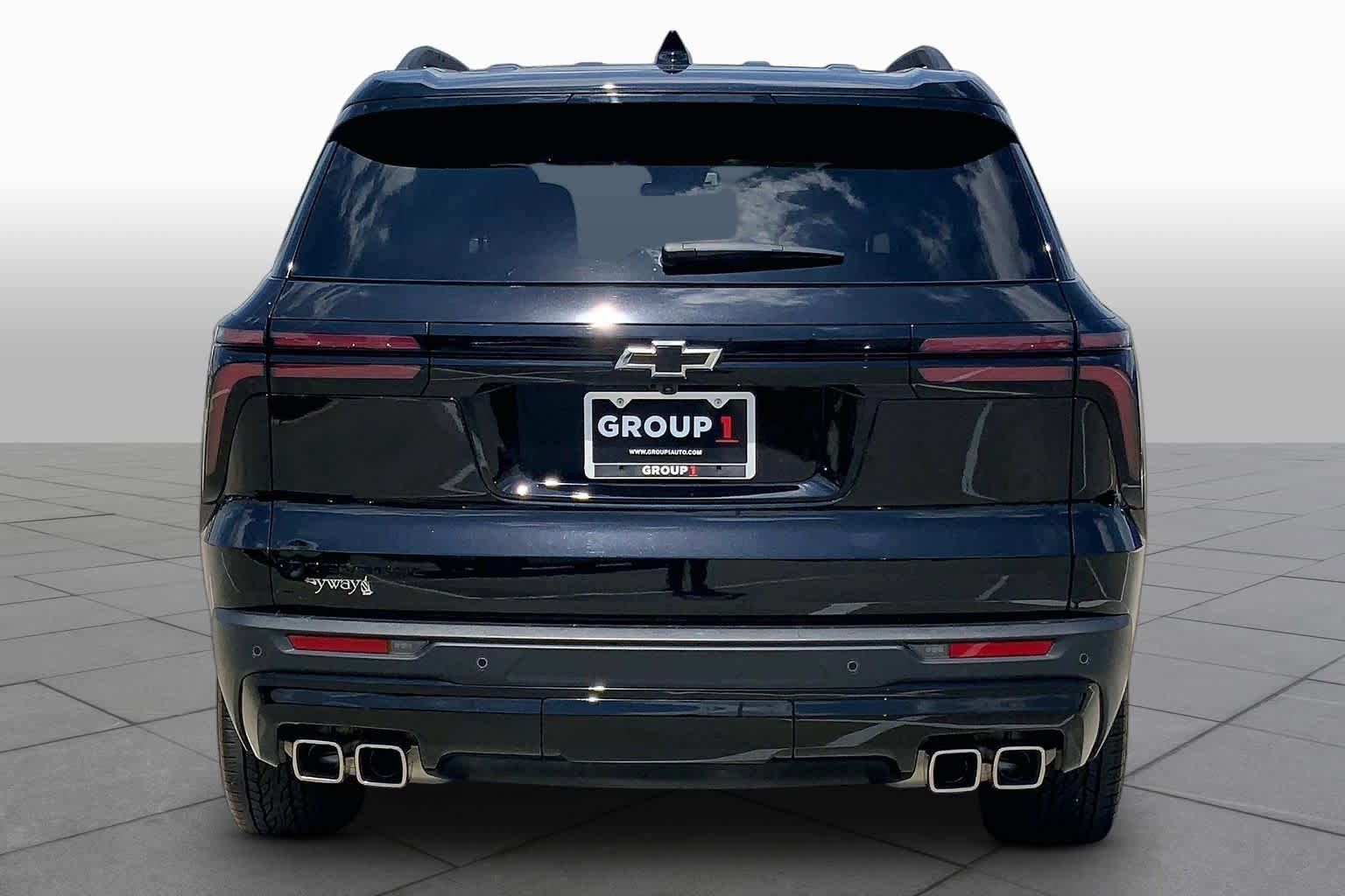 Used 2025 Chevrolet Traverse LT w/ Midnight/Sport Edition FWD image 4