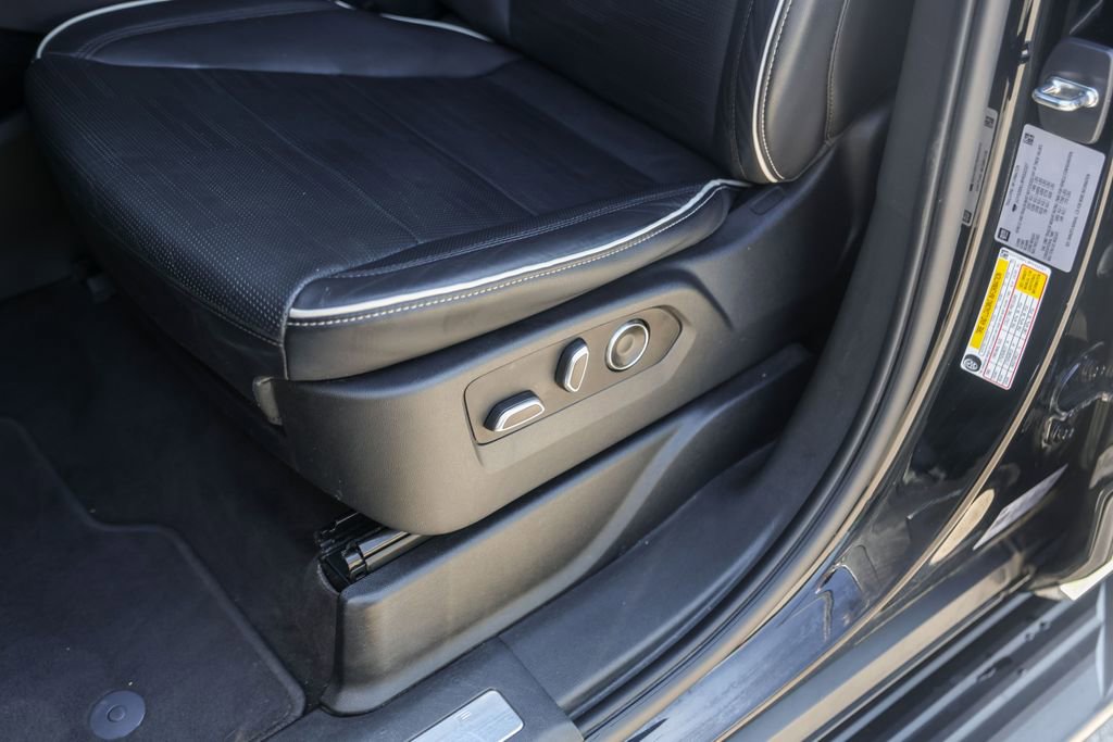 Used 2023 Cadillac Escalade Premium Luxury image 8