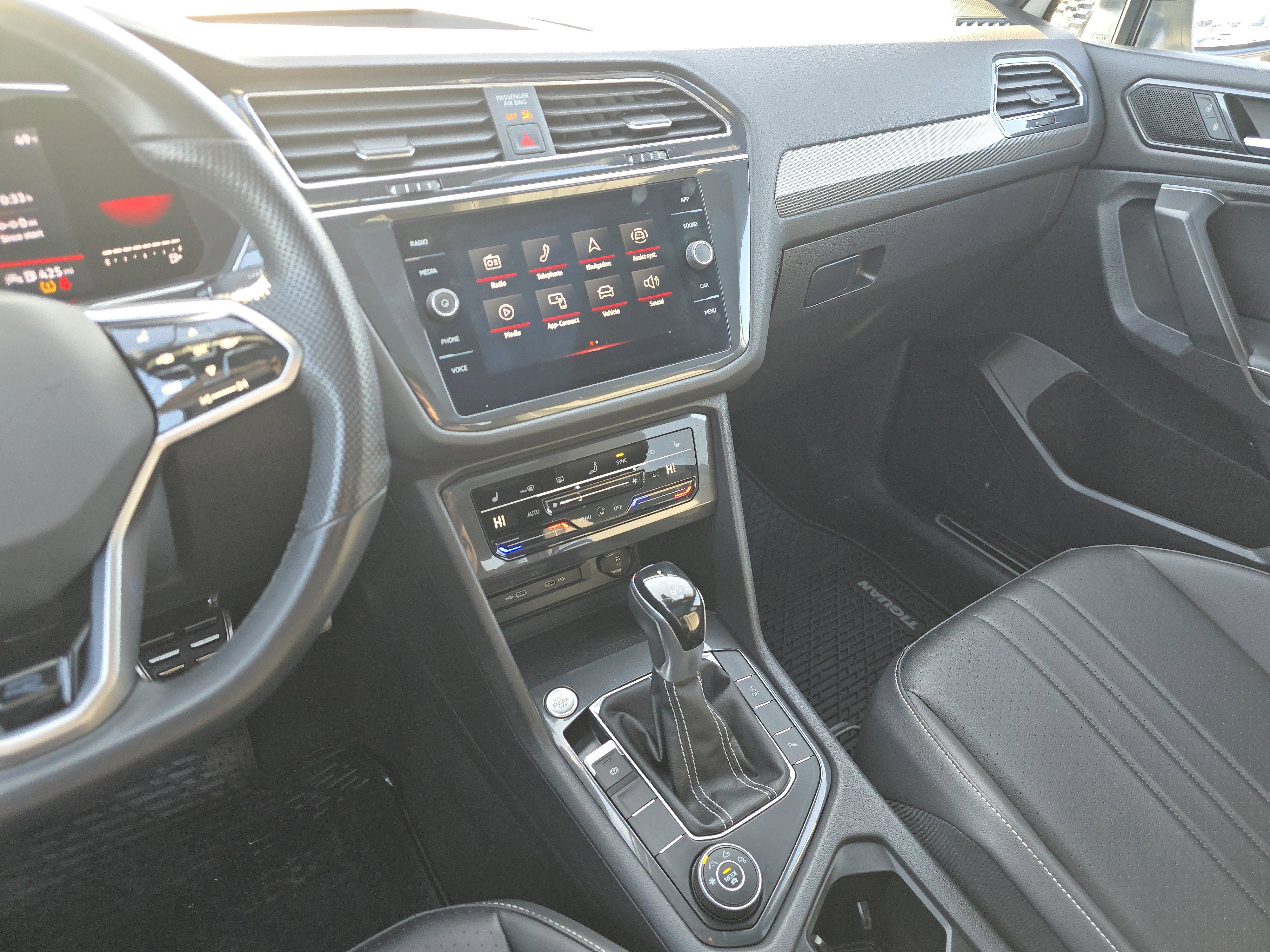 Used 2022 Volkswagen Tiguan SE R-Line image 23