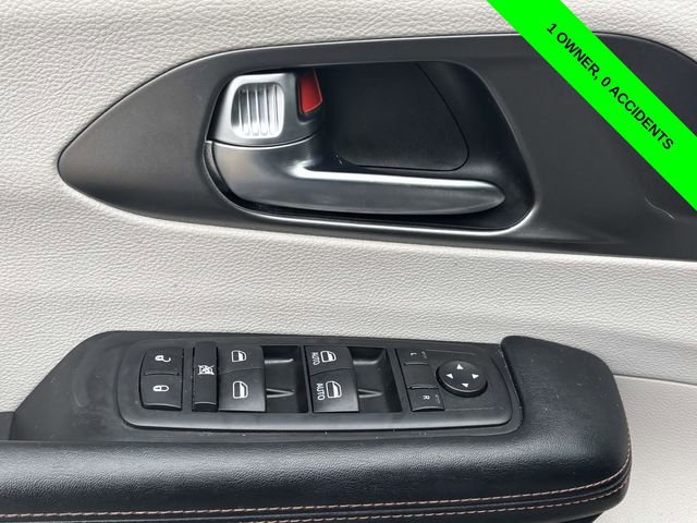 Used 2020 Chrysler Pacifica Touring image 10