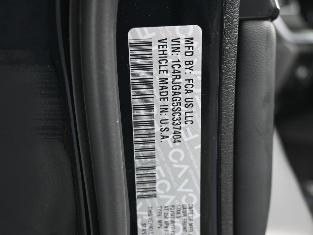 Used 2025 Jeep Grand Cherokee Laredo image 17