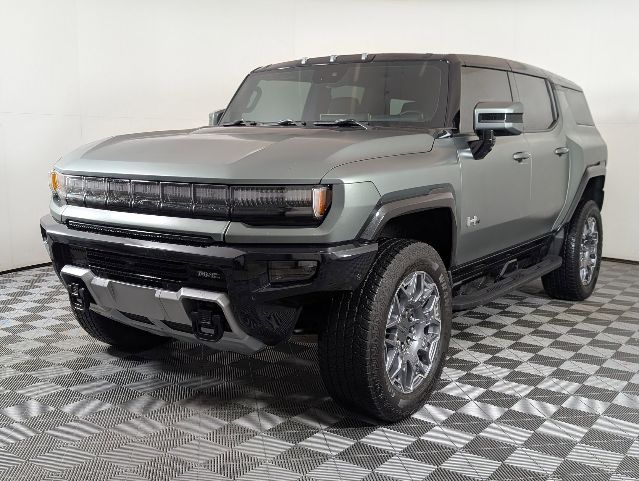 Used 2024 GMC Hummer EV 3X image 1