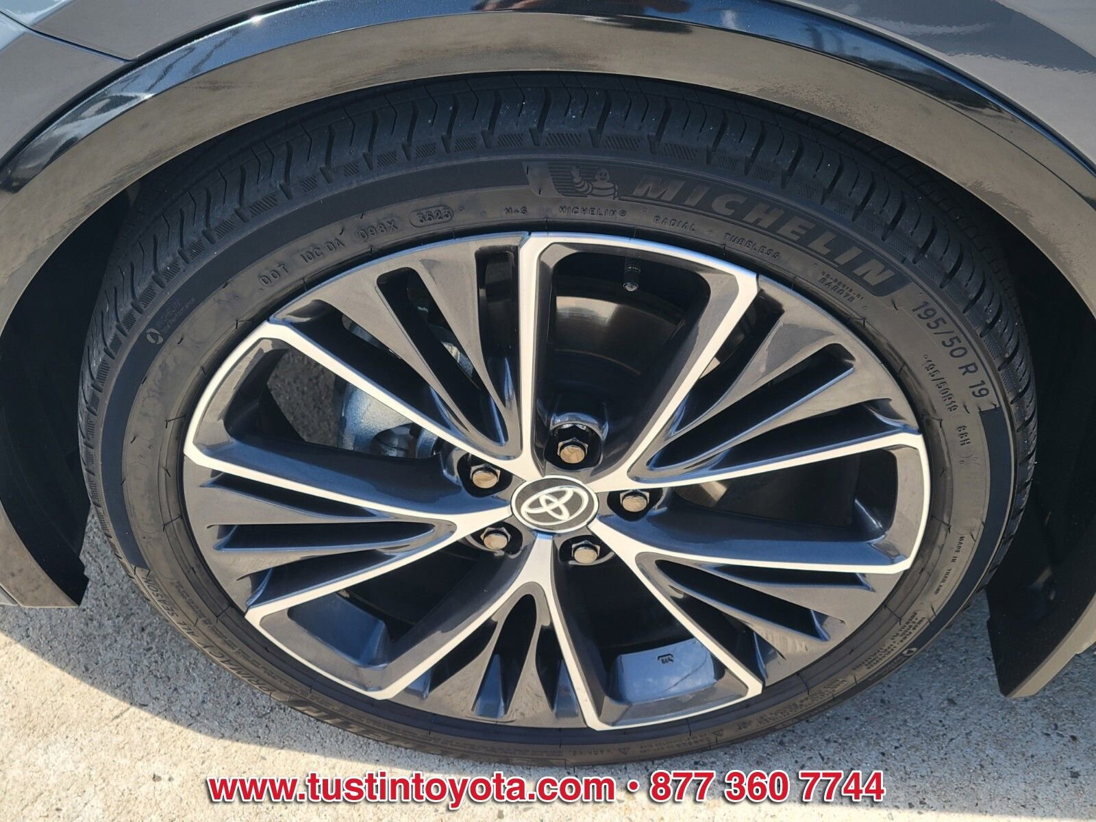 Used 2024 Toyota Prius XLE FWD image 9