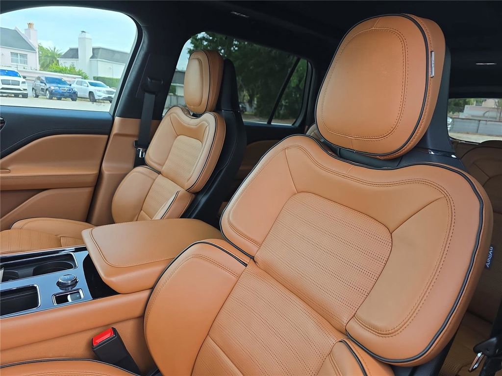 Used 2025 Lincoln Aviator Black Label image 19