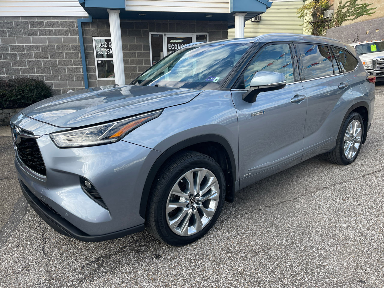 Used 2021 Toyota Highlander Limited image 1