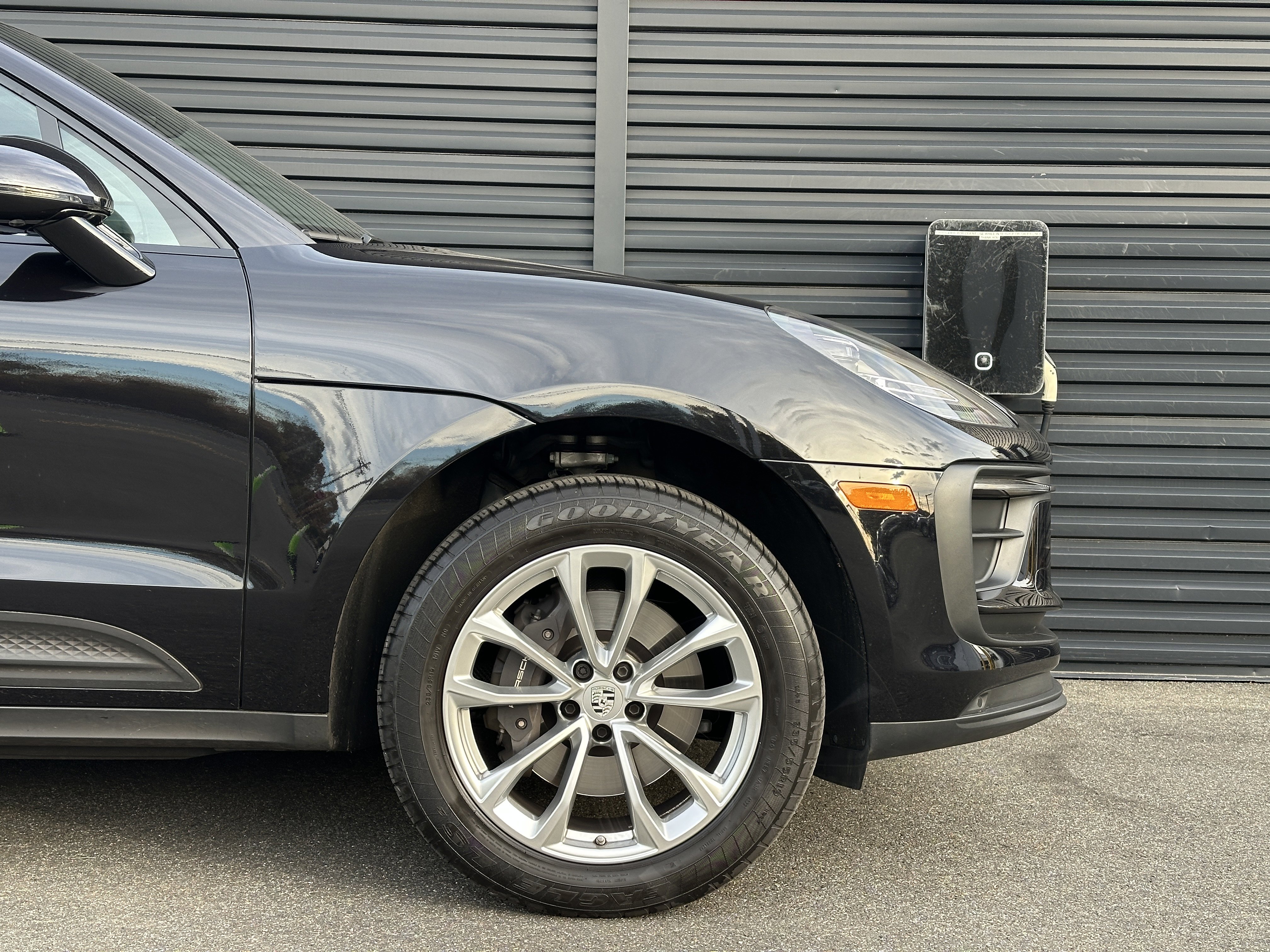 Certified 2023 Porsche Macan image 12