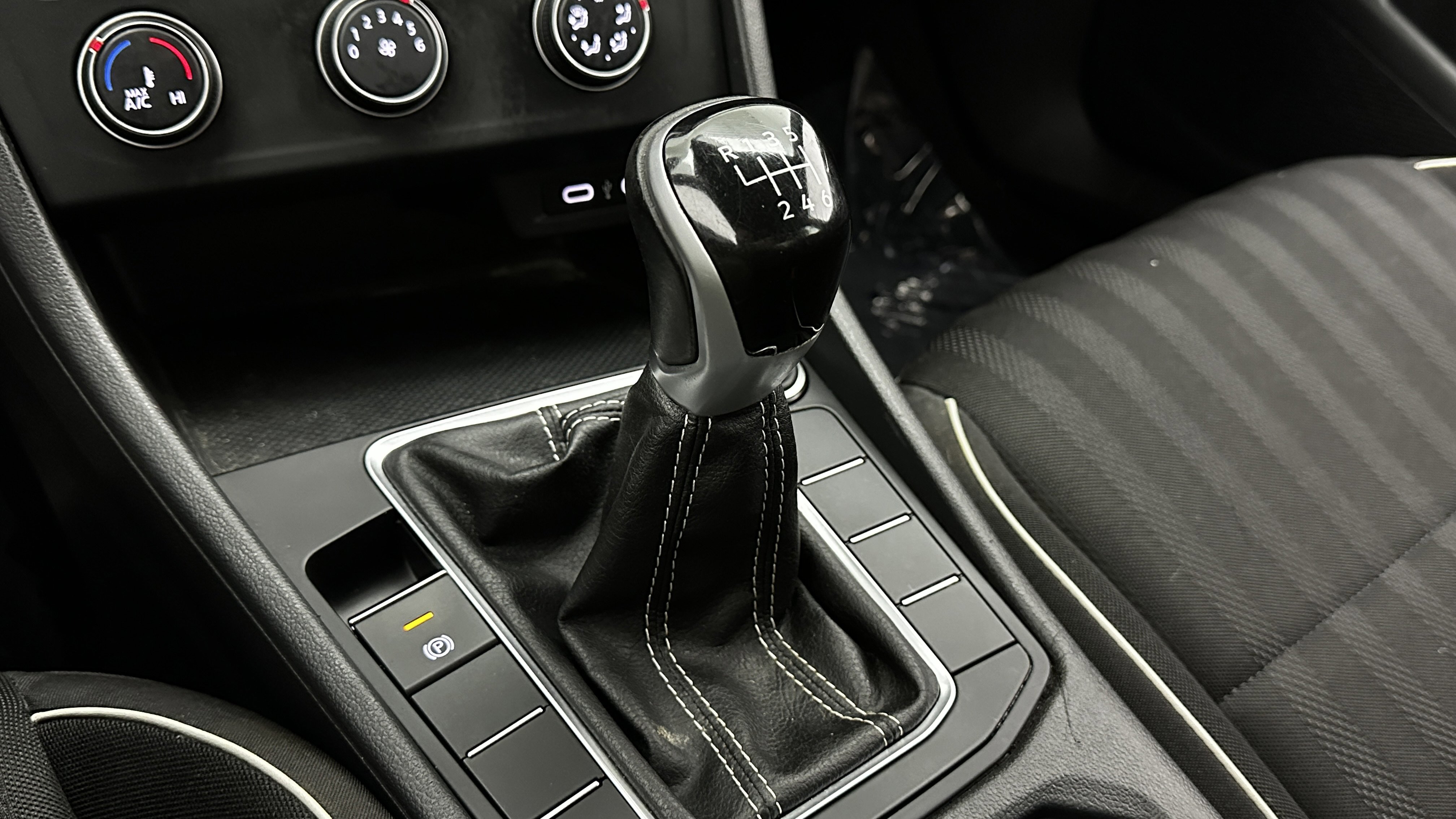 Used 2023 Volkswagen Jetta Sport image 16