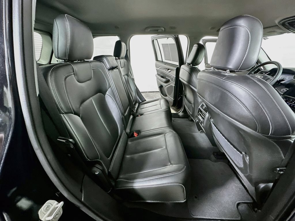 Used 2023 Jeep Grand Cherokee Limited w/ Luxury Tech Group II RWD image 11