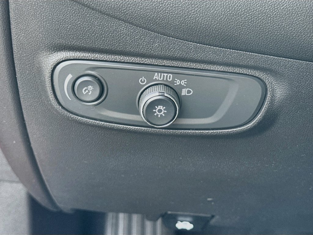 Used 2023 Chevrolet Equinox LT FWD image 10