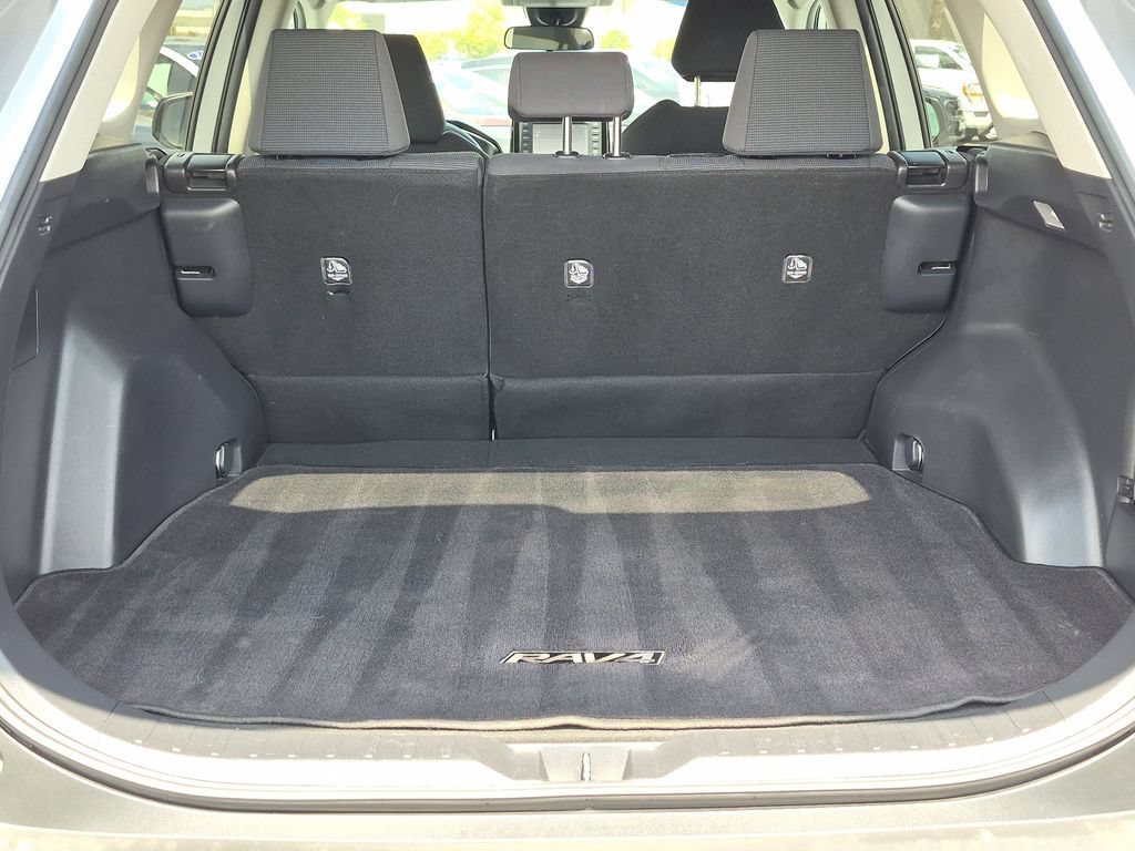 Used 2021 Toyota RAV4 LE w/ Carpet Mat Package (TMS) FWD image 31
