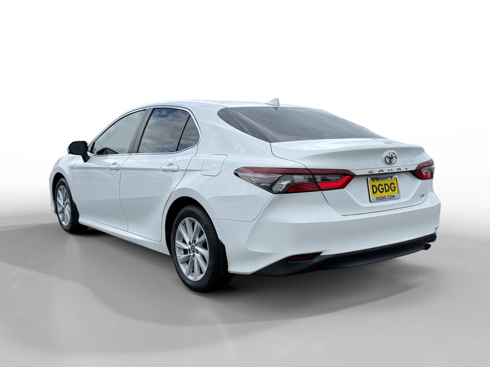 Used 2023 Toyota Camry LE image 3