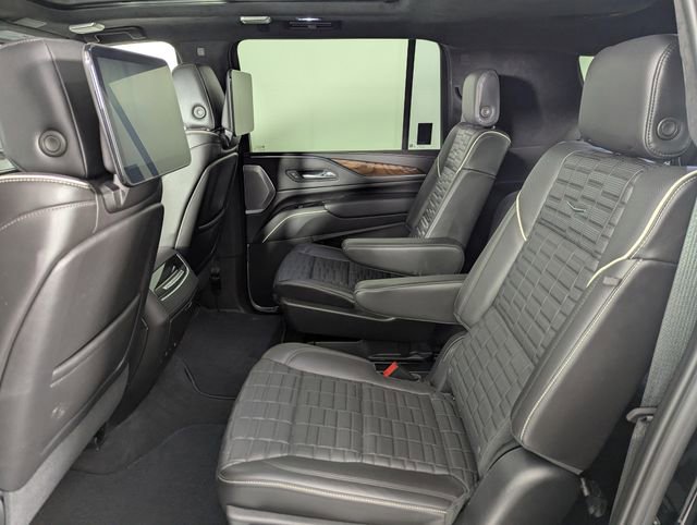 Used 2023 Cadillac Escalade ESV Sport Platinum w/ LPO, ONYX Package AWD/4WD image 15