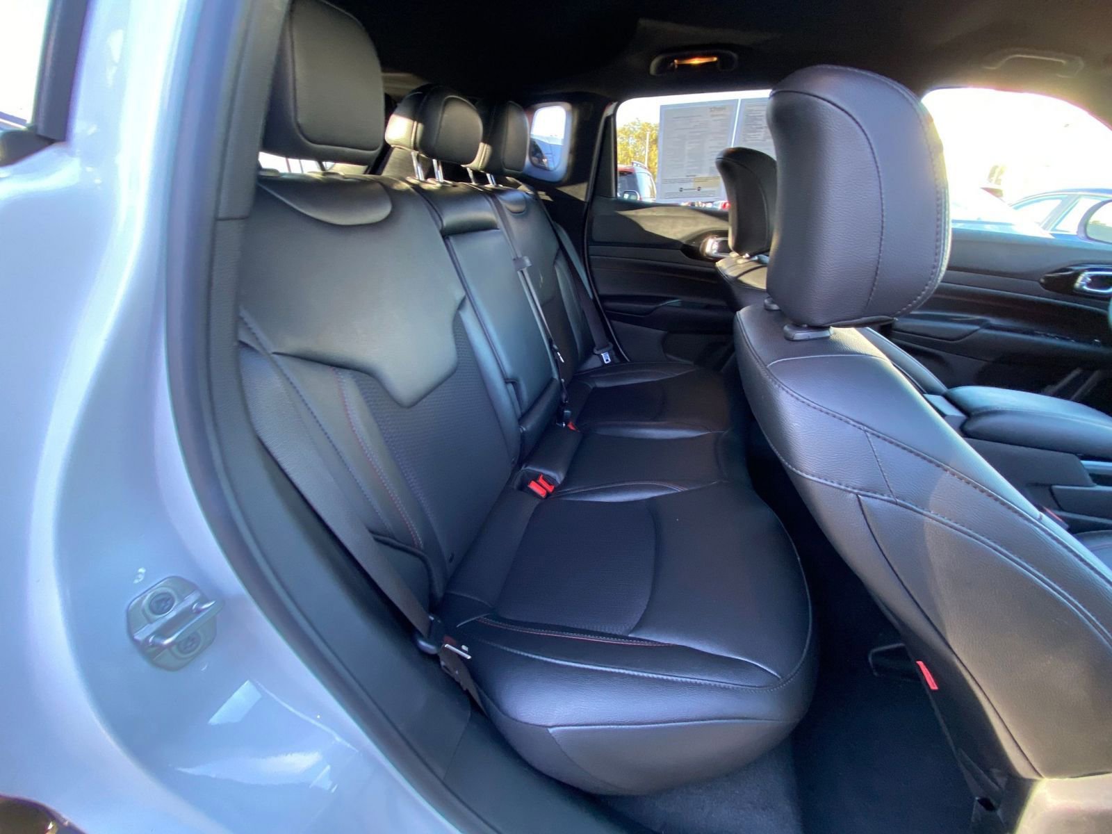 Used 2025 Jeep Compass Trailhawk AWD/4WD image 38
