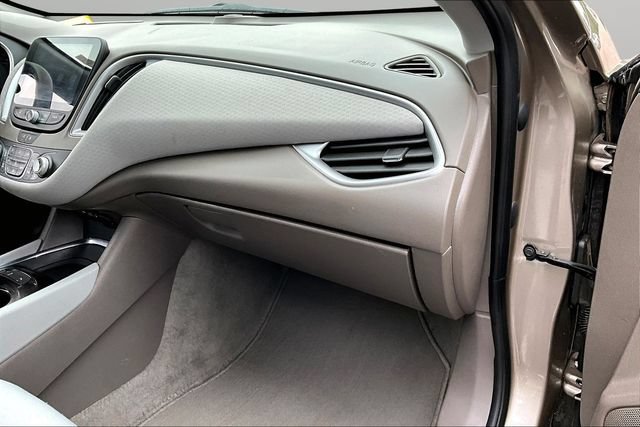 Used 2025 Chevrolet Malibu LT FWD image 16