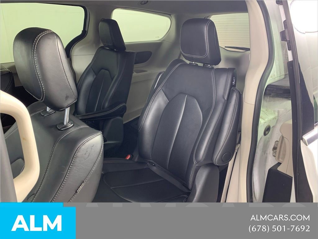Used 2024 Chrysler Pacifica Select image 30
