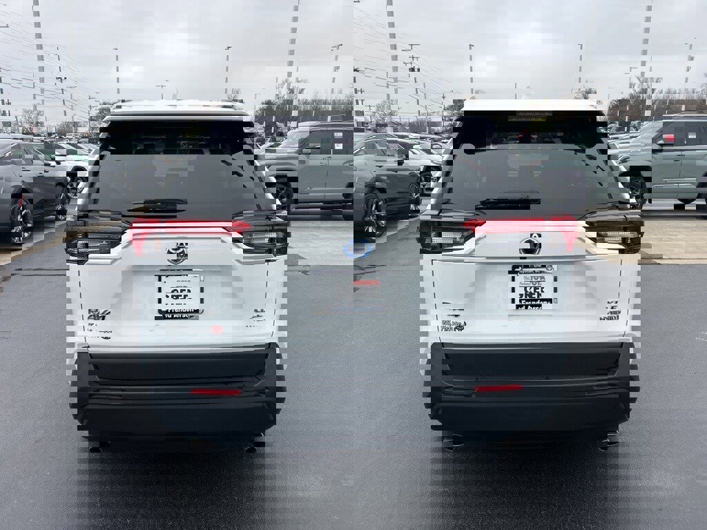 Used 2023 Toyota RAV4 XLE image 18