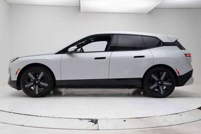 Used 2024 BMW iX xDrive50 w/ Premium Package AWD/4WD image 7