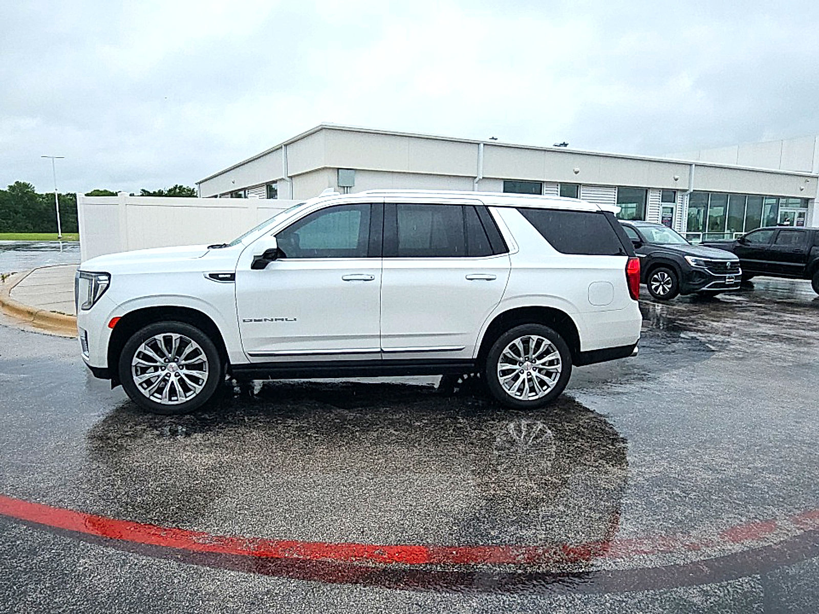Used 2022 GMC Yukon Denali AWD/4WD image 3