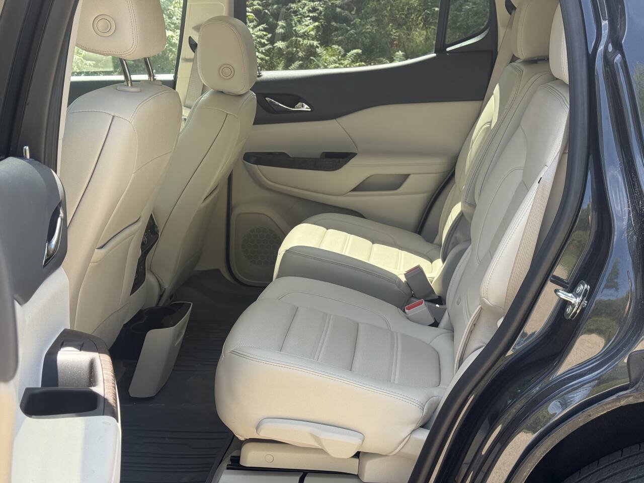 Used 2023 GMC Acadia Denali w/ Denali Technology Package AWD/4WD image 9