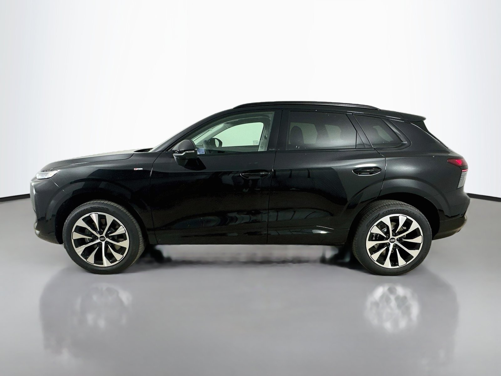 New 2026 Audi Q3 quattro 2.0T AWD/4WD image 8