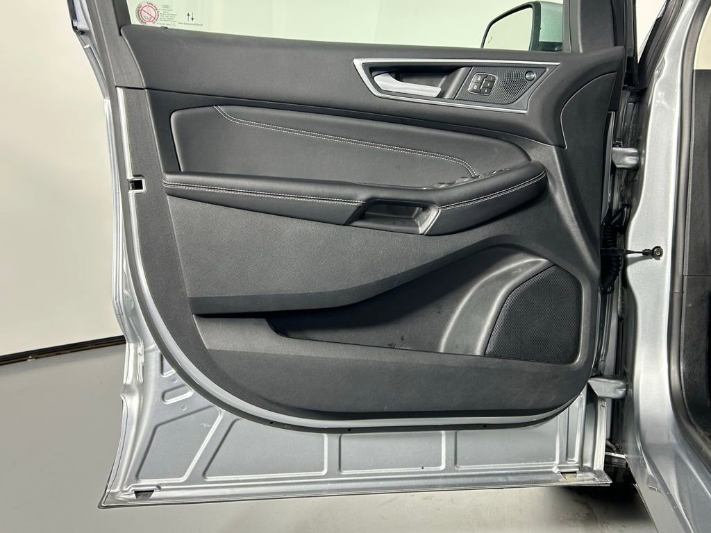 Used 2024 Ford Edge Titanium image 35