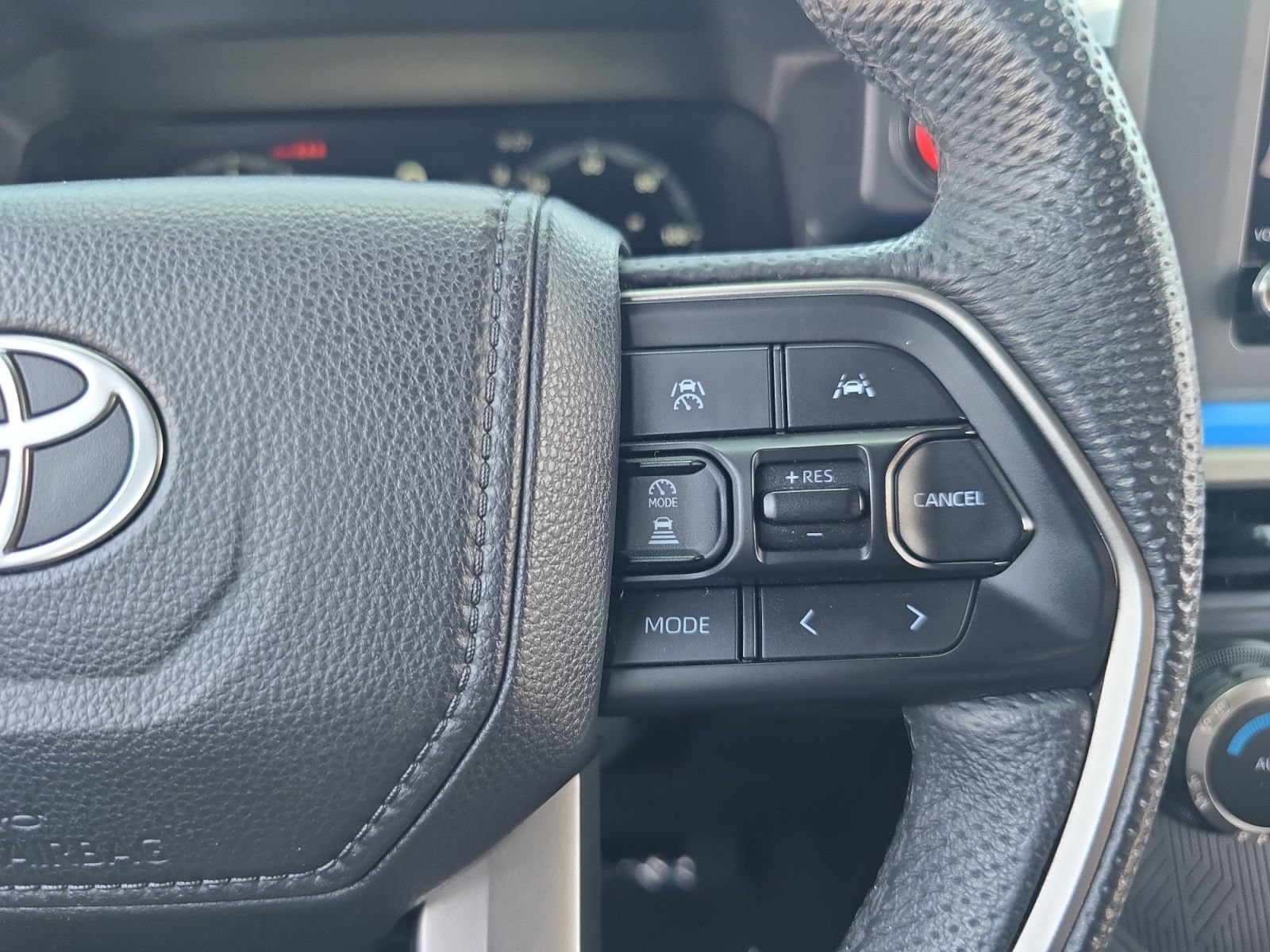 Certified 2025 Toyota Tacoma TRD Off-Road AWD/4WD image 22