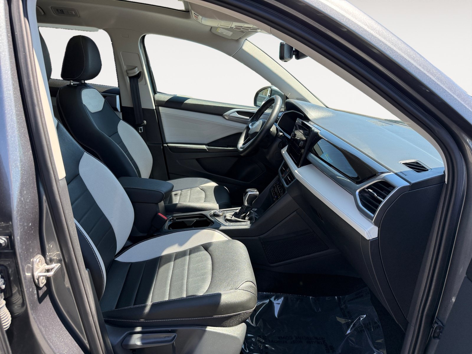 Certified 2025 Volkswagen Taos SEL AWD/4WD image 19