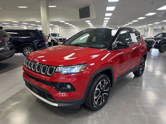 Used 2023 Jeep Compass Limited AWD/4WD image 3