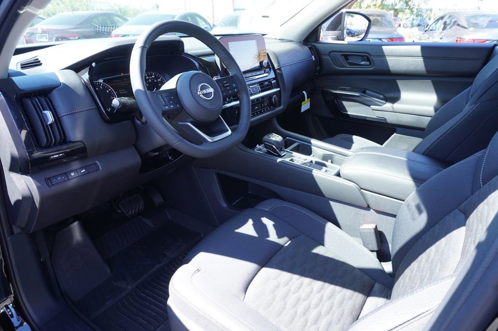 New 2025 Nissan Pathfinder SV image 17