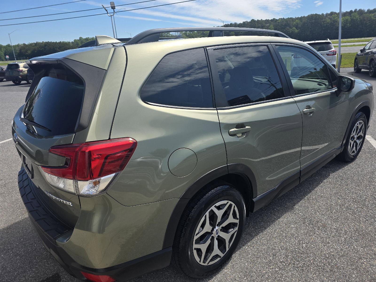 Used 2020 Subaru Forester Premium AWD/4WD image 5