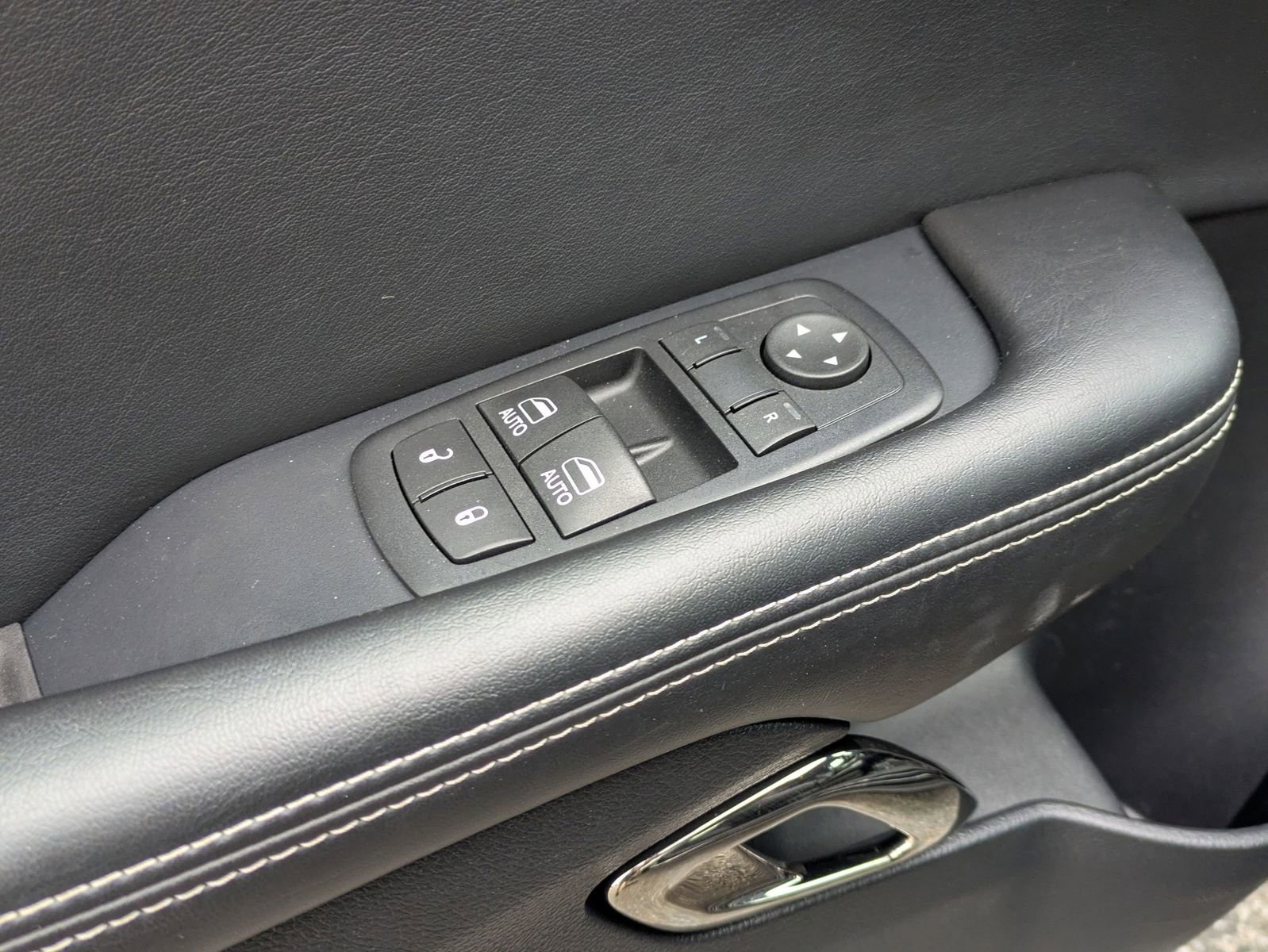 Used 2016 Dodge Challenger SRT Hellcat image 14