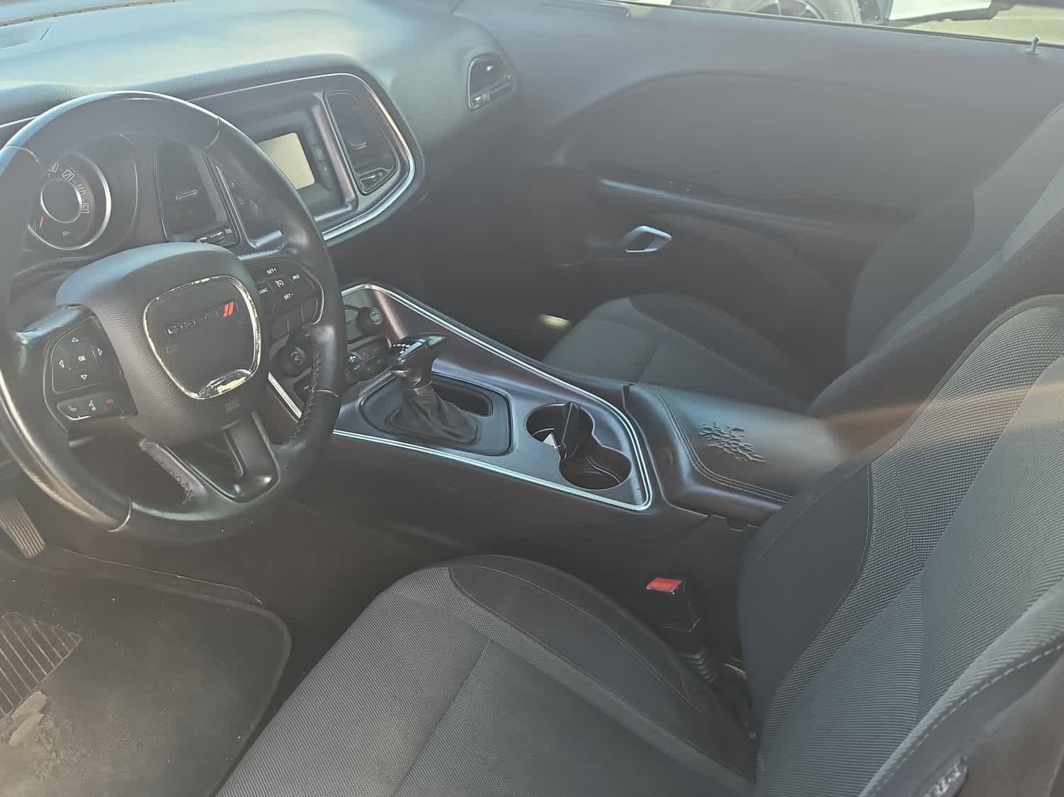 Used 2015 Dodge Challenger SXT image 13