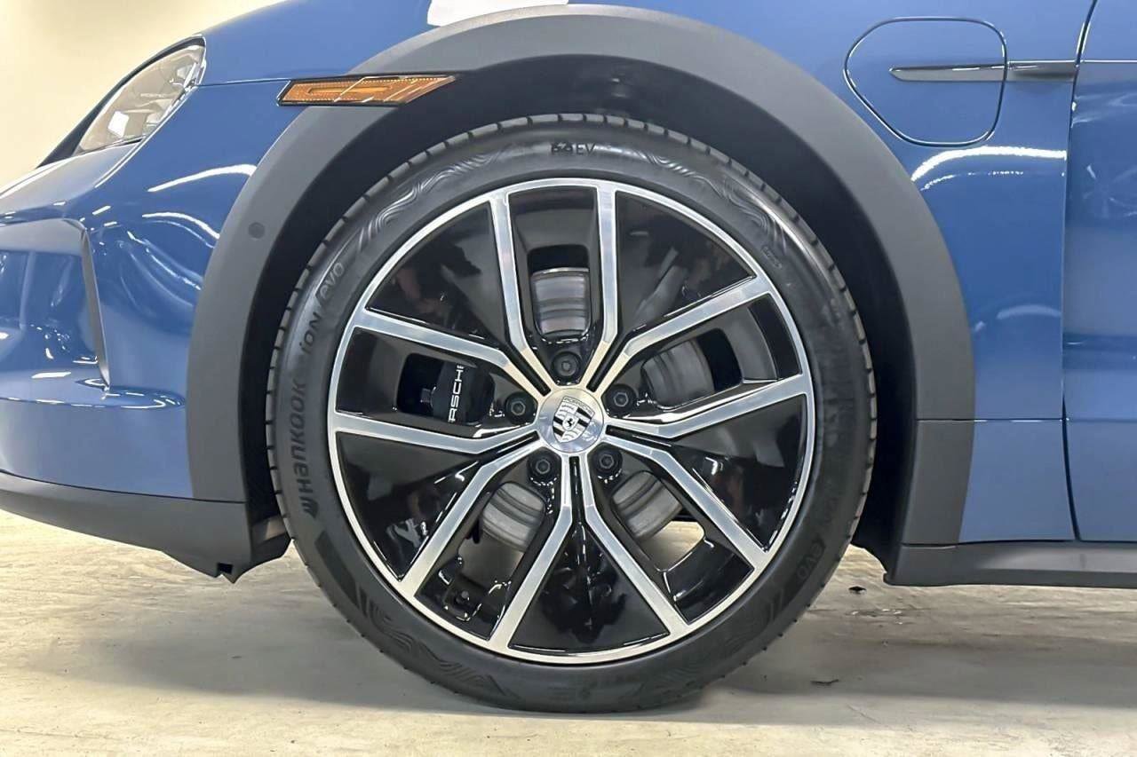 New 2025 Porsche Taycan 4S image 95