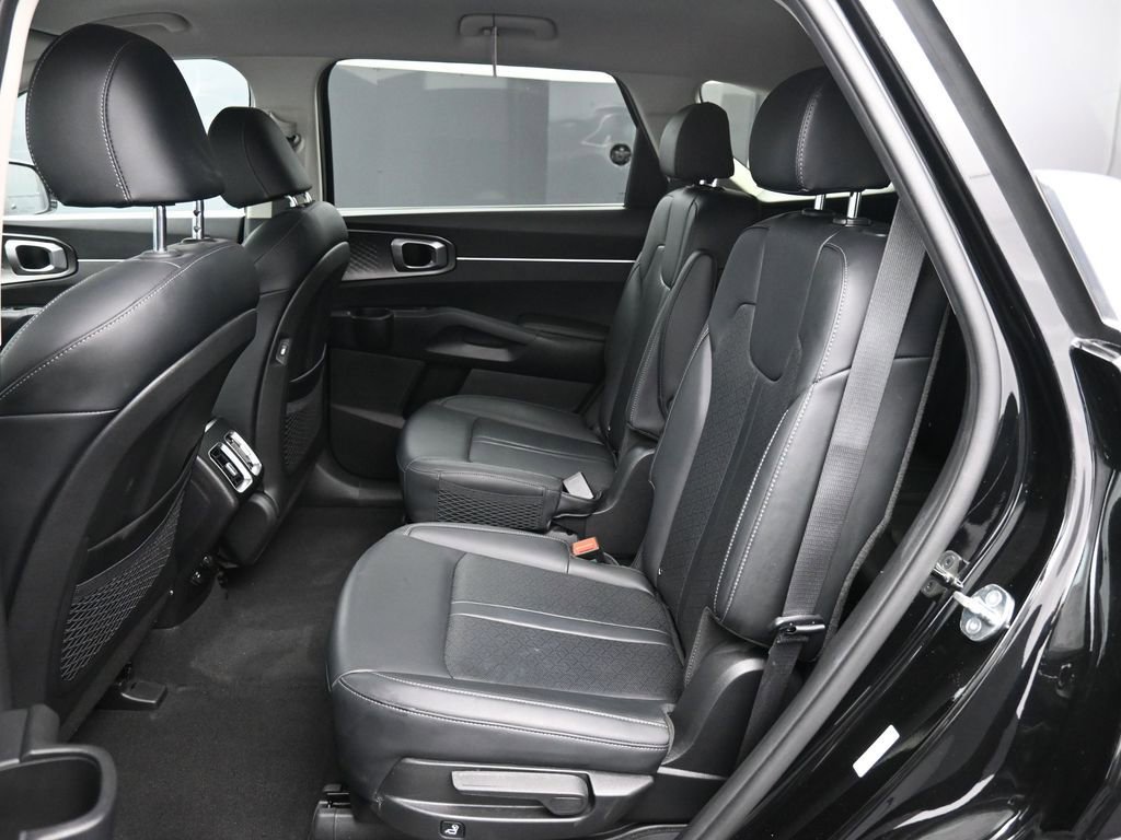 Certified 2023 Kia Sorento EX image 22
